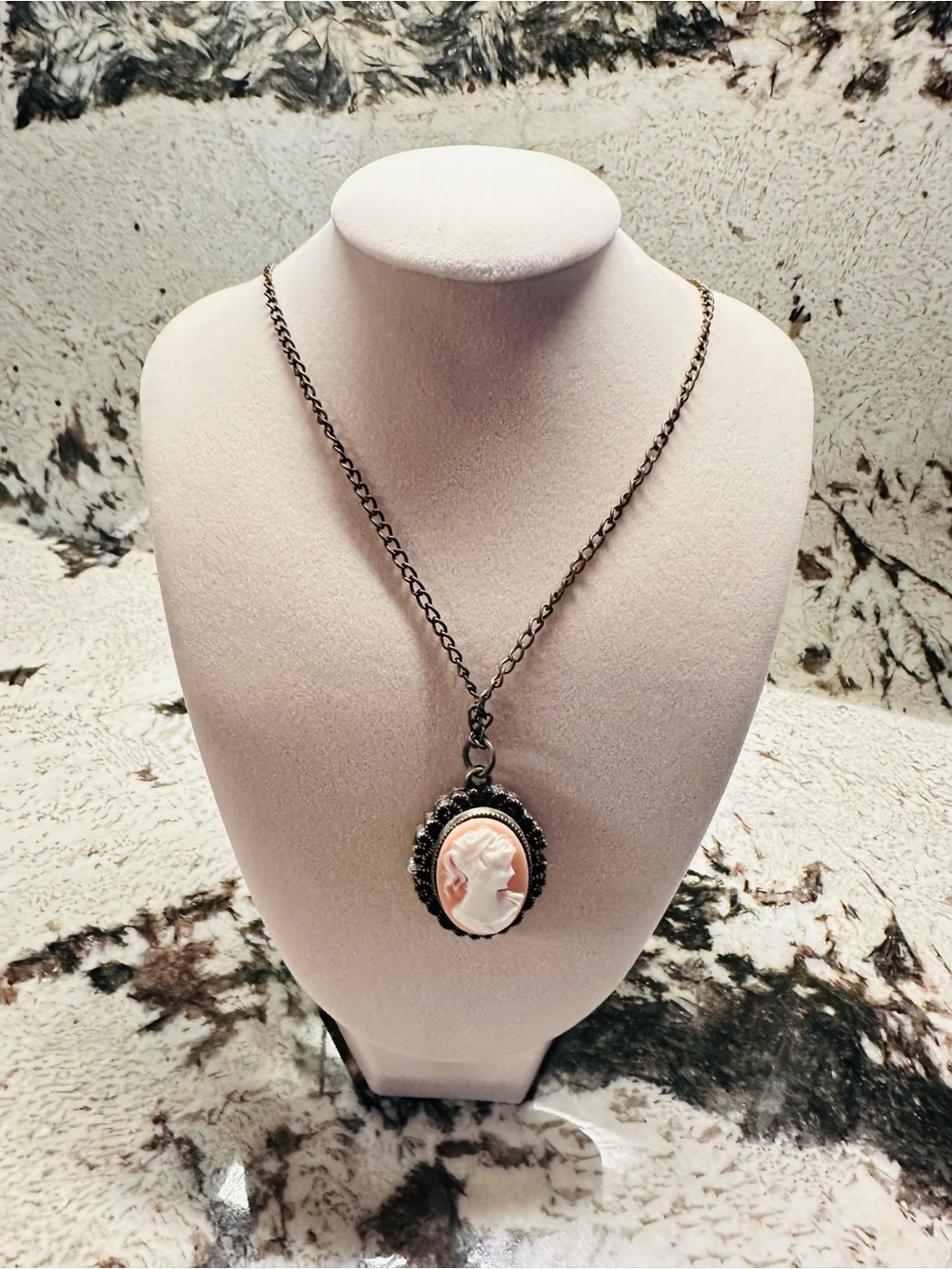 Vintage Cameo Pendant Necklace - Pink Cameo on Silver Tone Frame